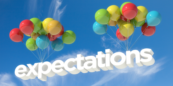 Așteptări și realitate la cursul de engleză. 5 constatări din experiența IH București